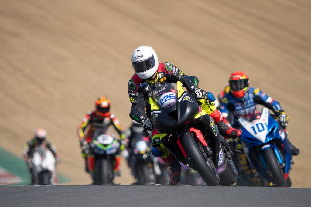 Sony FE 400-800mm F6.3-8 G OSS motorbike racing sample image