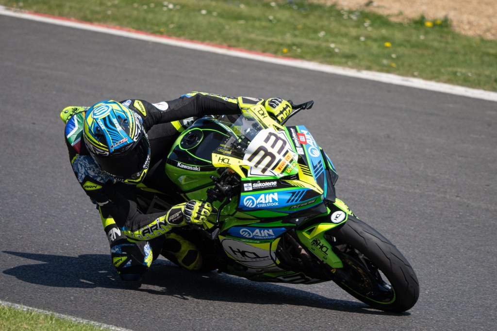 Sony FE 400-800mm F6.3-8 G OSS motorbike sample image.