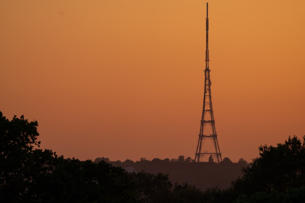 Sony FE 400-800mm F6.3-8 G OSS Crystal Palace transmitter sample image. Image credit: Andy Westlake