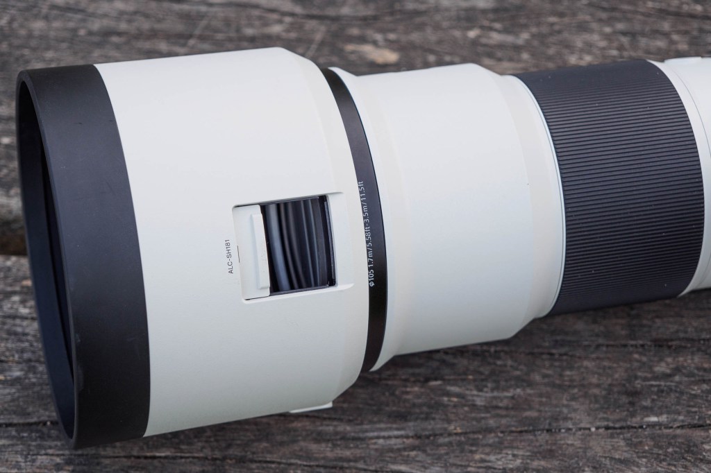 Sony FE 400-800mm F6.3-8 G OSS lens hood filter door