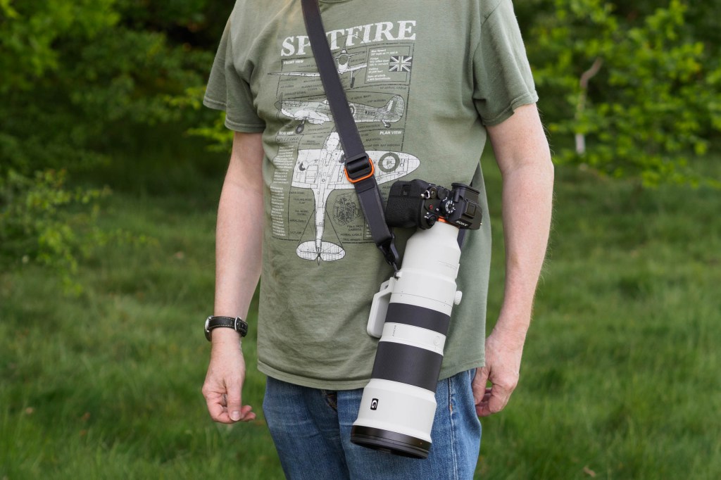 Sony FE 400-800mm F6.3-8 G OSS on strap