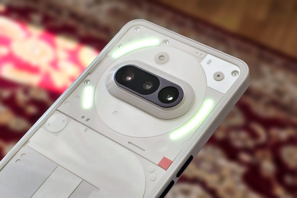 Nothing Phone 3a Glyph LED lights. Photo JW