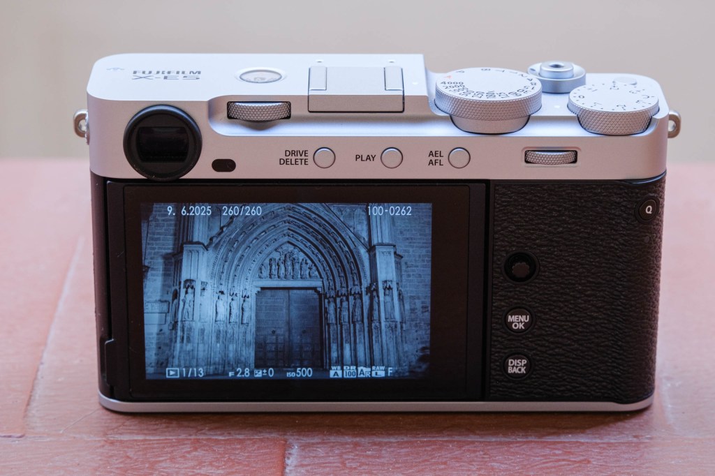 Fujifilm X-E5 rear controls