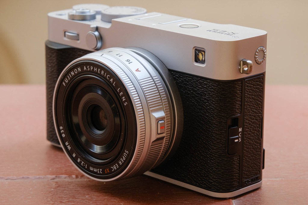 Fujifilm XE-5 focus mode switch