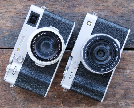 Fujifilm X100VI compared to Fujifilm X-E5, front view