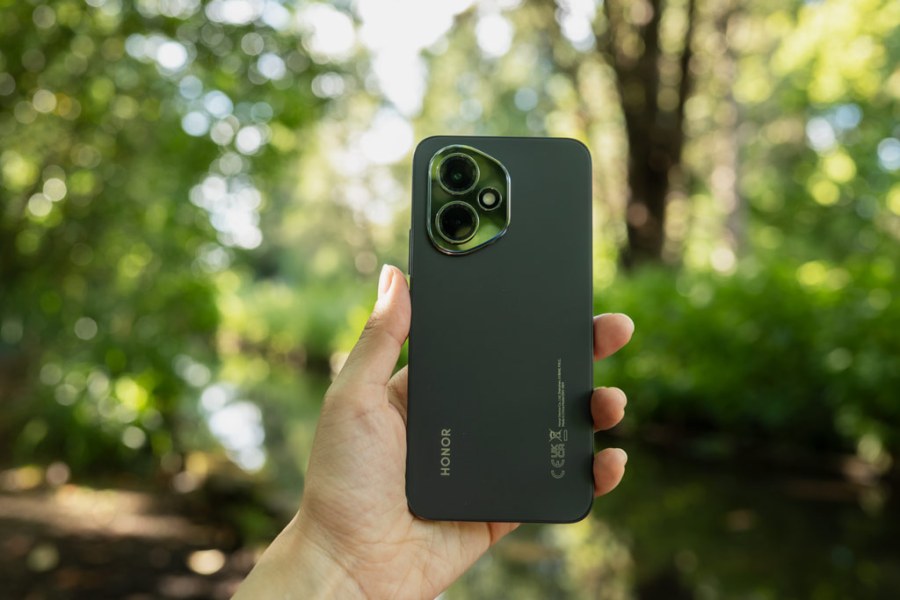 Honor 400 in hand