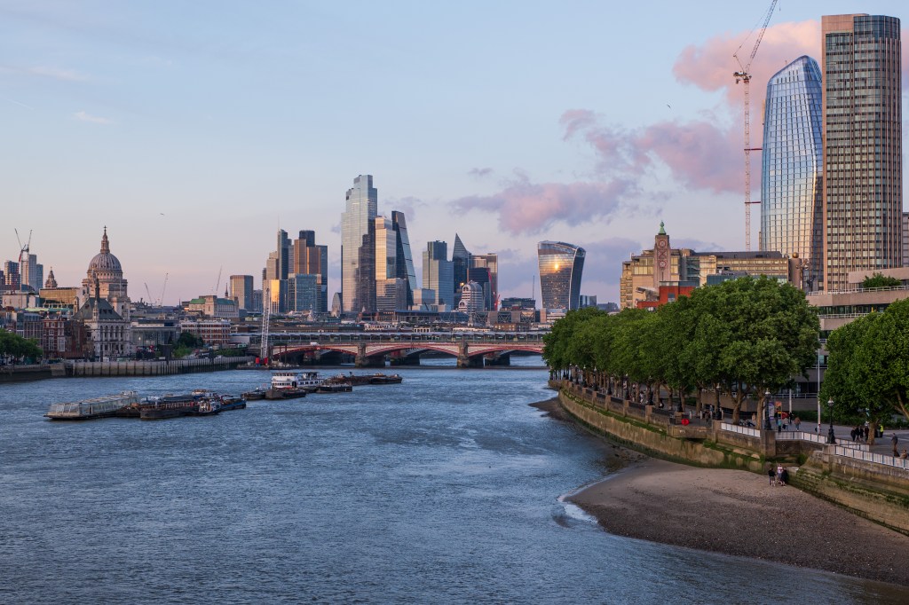 Panasonic Lumix 24-60mm F2.8 London skyline sample image.