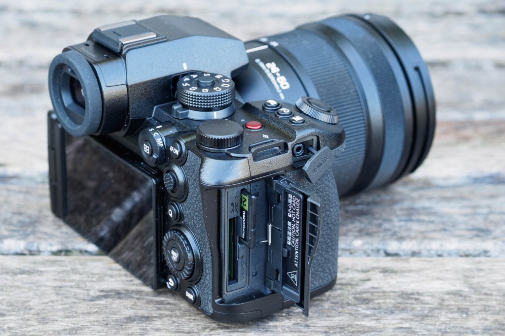 Panasonic Lumix S1IIE SD and CFexpress card slots