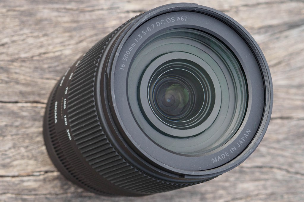 Sigma 16-300mm F3.5-6.7 DC DN front element