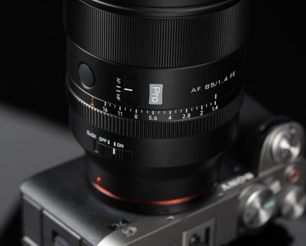 Viltrox AF 85mm F1.4 Pro FE close up