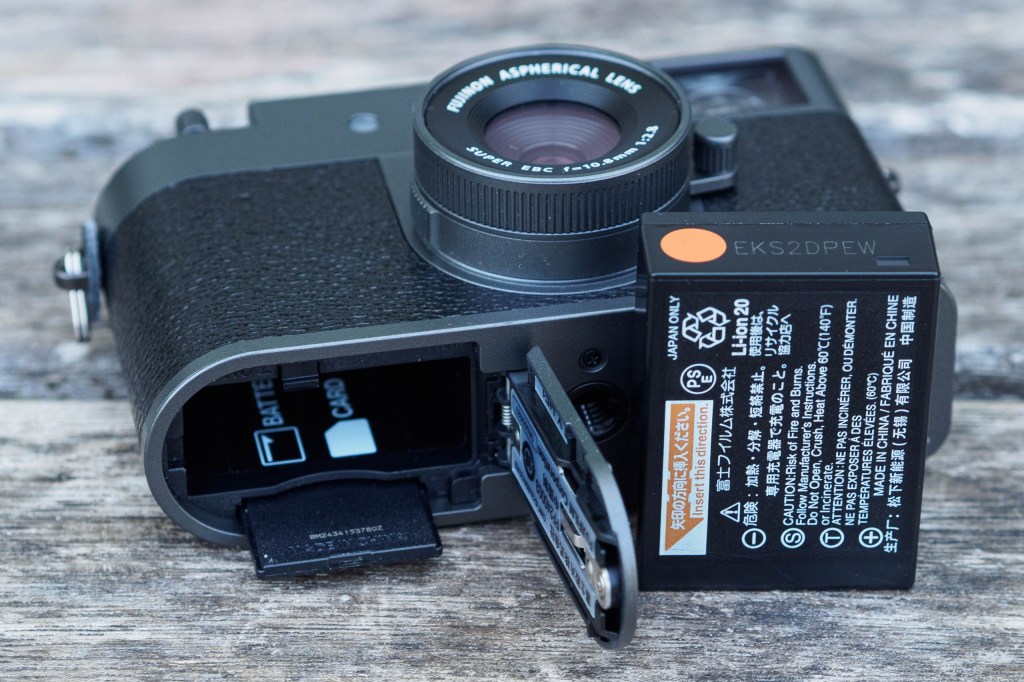 Fujifilm X half battery and SD card