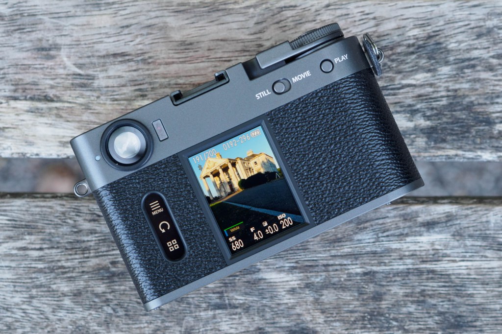 Fujifilm X half rear screen