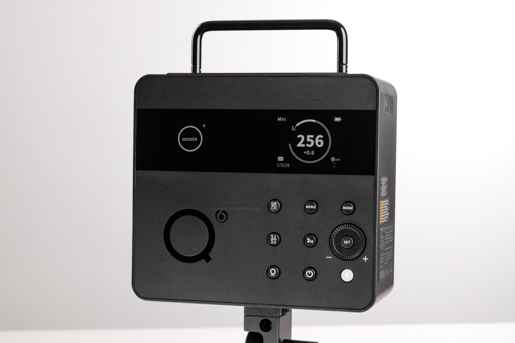 Neewer Q6 studio flash rear with buttons