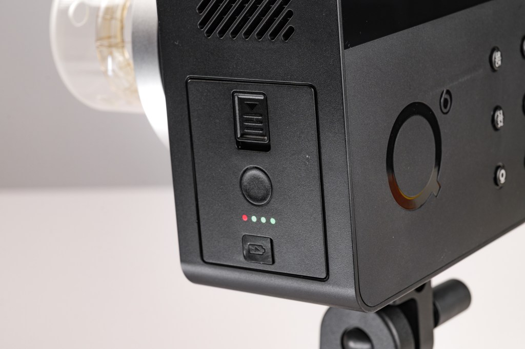 Neewer Q6 studio flash battery