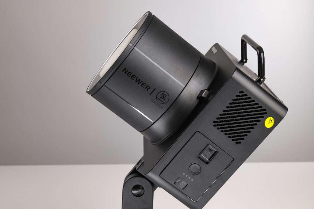 Neewer Q6 studio flash side view