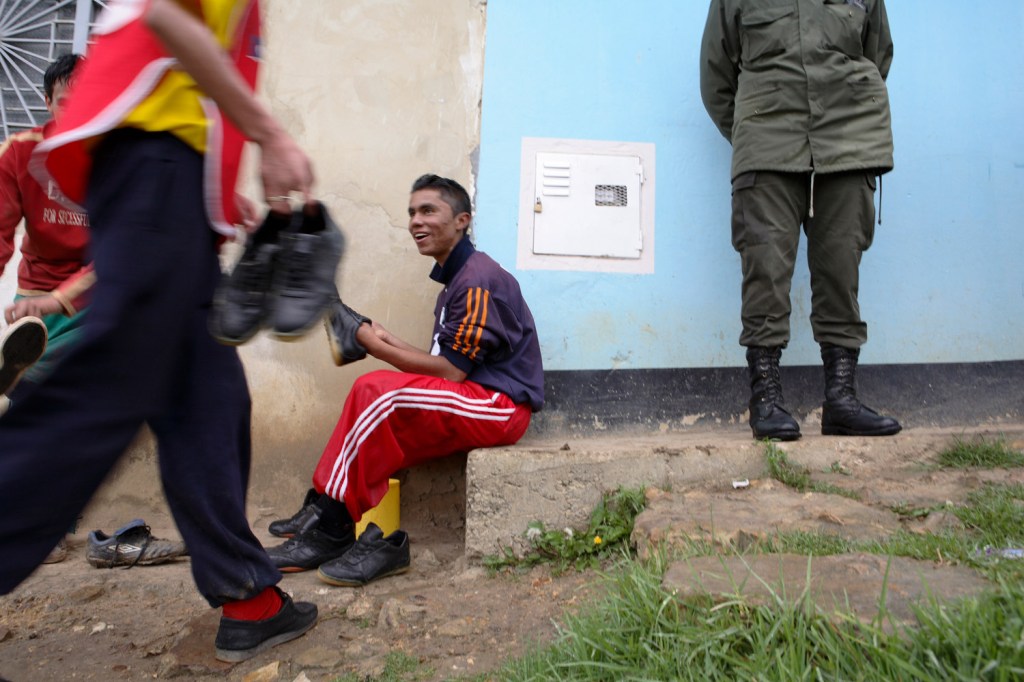 The Colombianitos Foundation programme in Bogota, Columbia, supports vulnerable youngsters through football. Image Credit: Peter Dench SINGLE USE ONLY