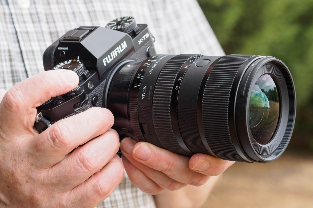 Sigma 17-40mm F1.8 DC in hand on Fujifilm X-T5