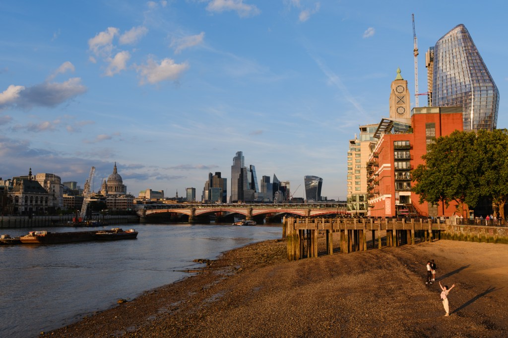 Sigma 17-40mm F1.8 London skyline sample image.