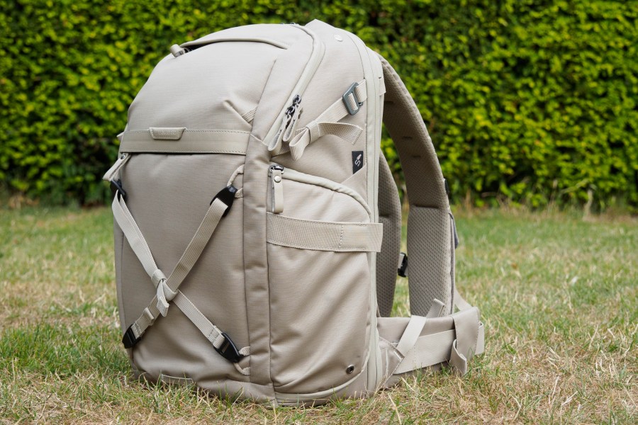 Vanguard VEO Metro B25L in cream