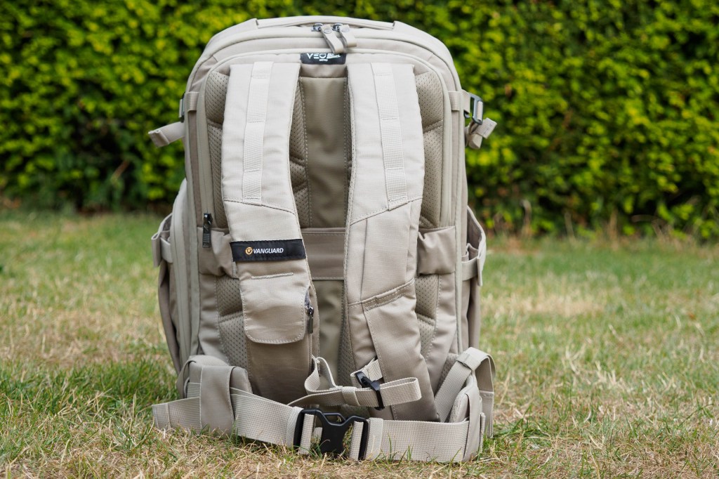 Vanguard VEO Metro B25L harness. 