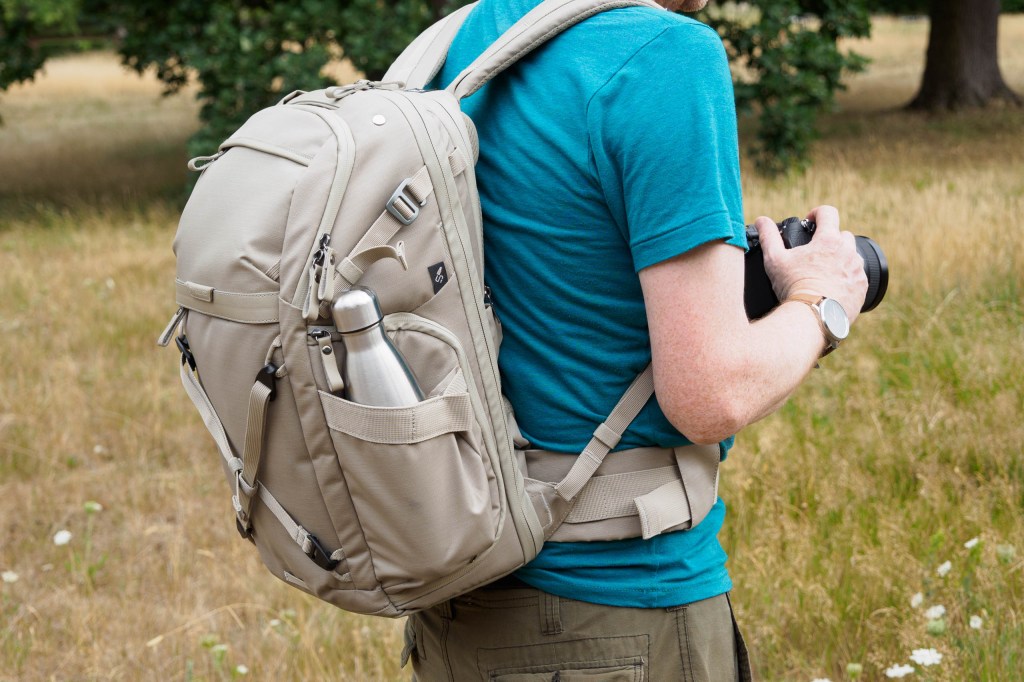 Vanguard VEO Metro B25L in use. 