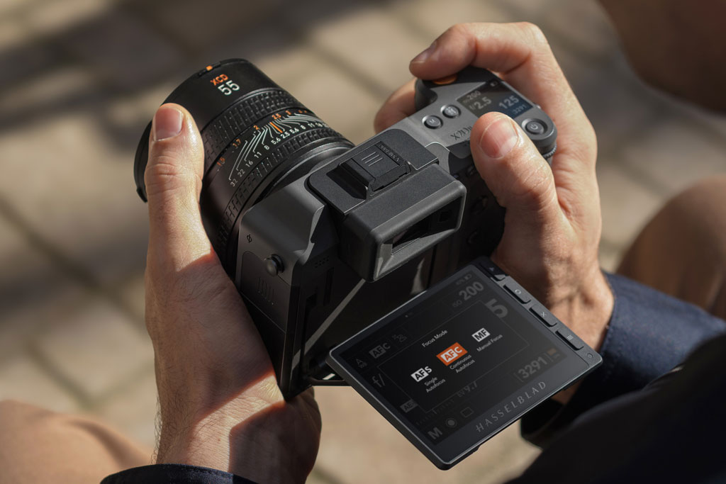 Hasselblad X2D II 100C flip screen showing AF-S selection