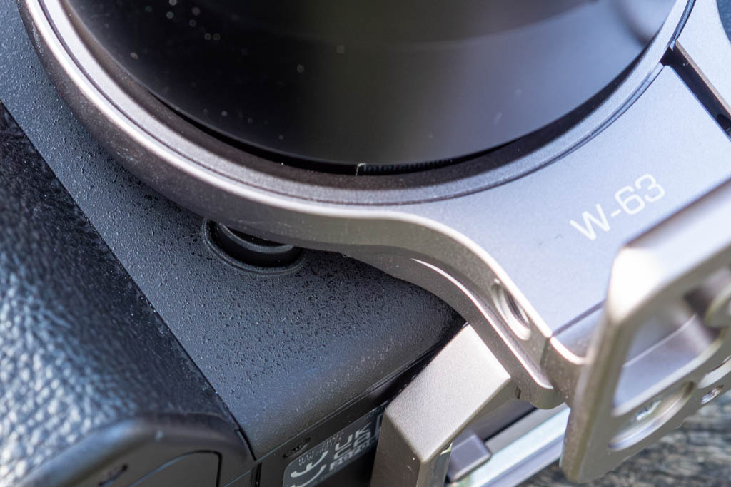 NiSi Wizard W-63 on Sony A7R V blocking lens release button. 