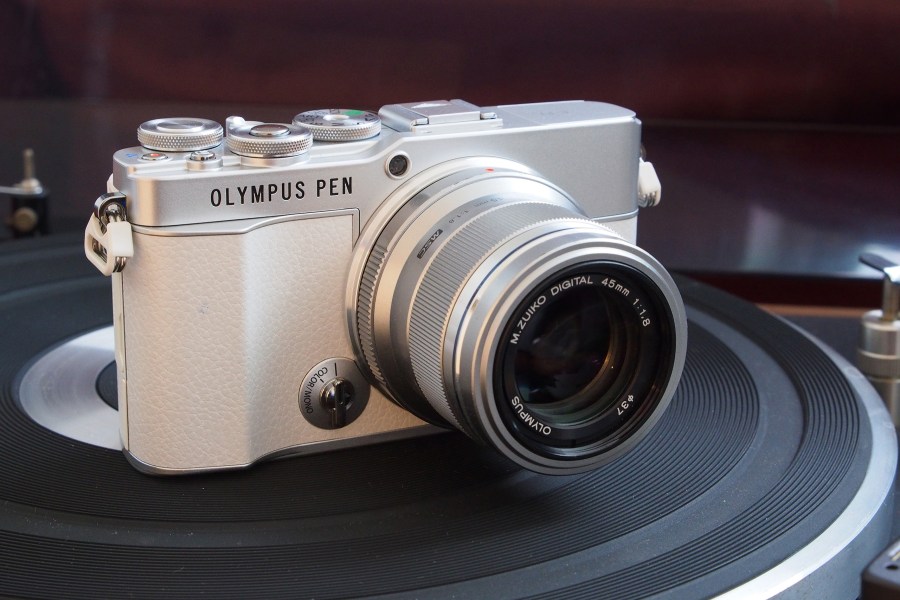 Olympus PEN E-P7 in White. Image credit: Joshua Waller