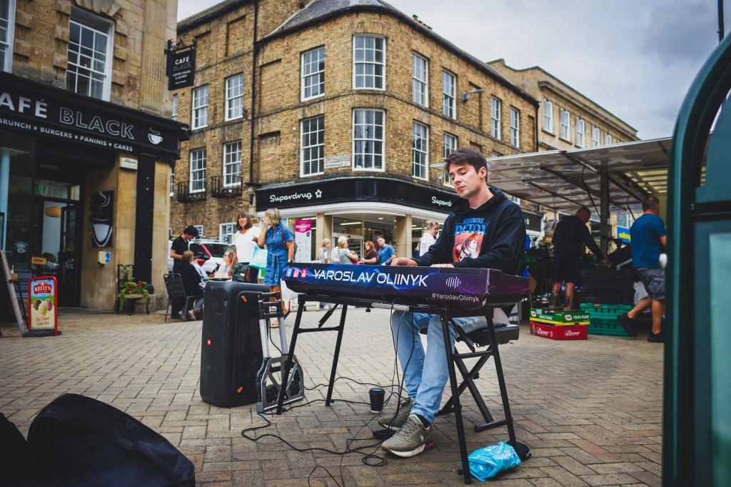 Ricoh GR IV street musician sample image. 