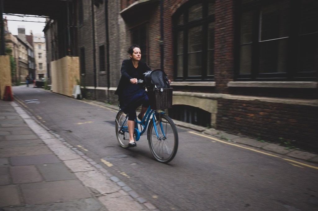 Ricoh GR IV moving cyclist sample image