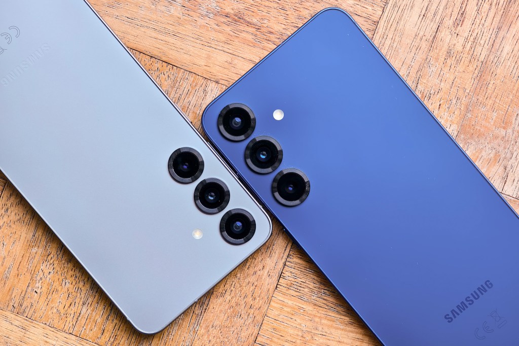 Samsung Galaxy S25 vs S25 Plus (Blue). Image credit: Joshua Waller