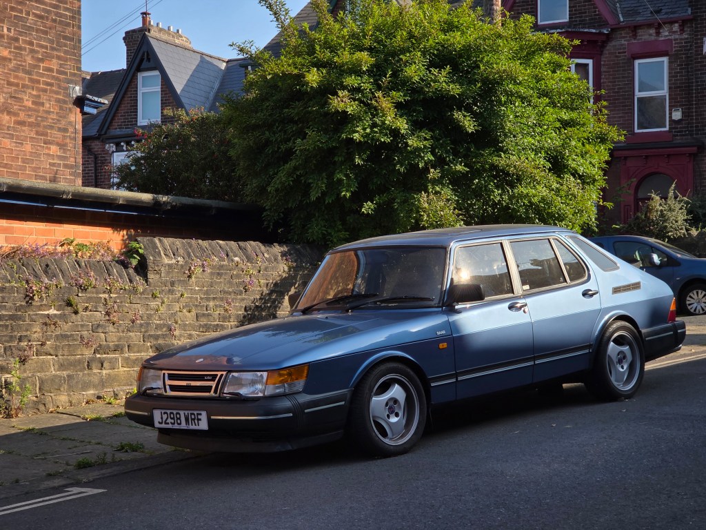 Samsung Galaxy S25 Plus Saab 900 Turbo. Image credit: Joshua Waller