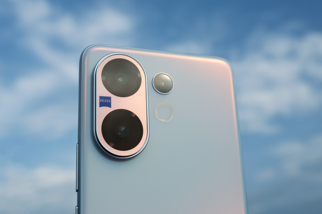 Vivo V60 review – Zeiss cameras shine, but ultrawide takes a hit