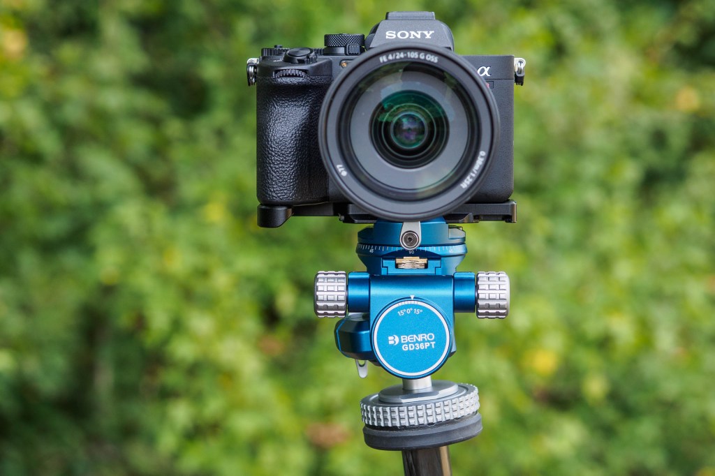 Benro GD36PT with camera showing tilt adjustment