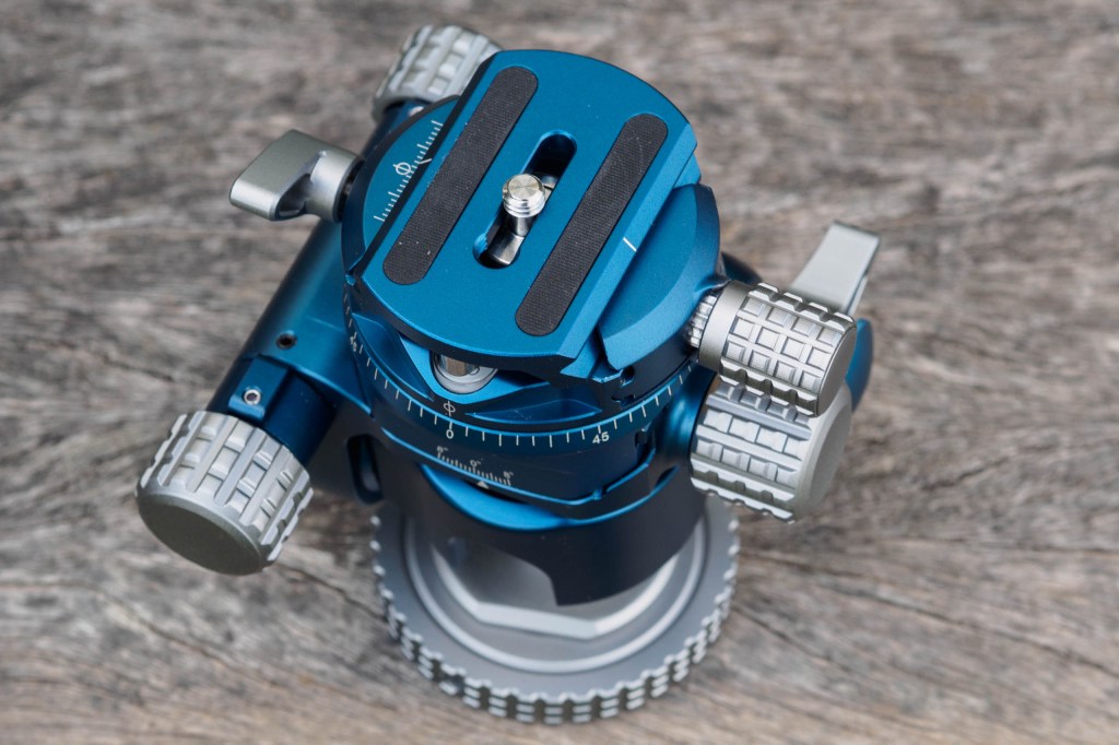 Benro GD36PT top view with camera plate