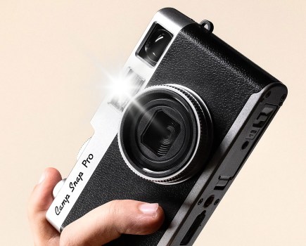 Camp Snap PRO comes with Xenon flash. Image: CampSnap