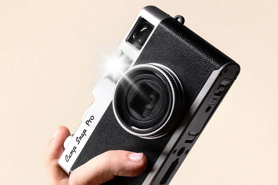 Camp Snap PRO comes with Xenon flash. Image: CampSnap