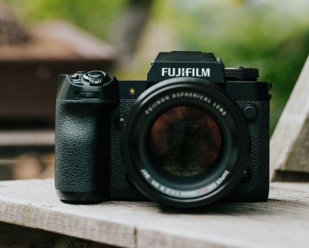 Fujifilm X-H2 front