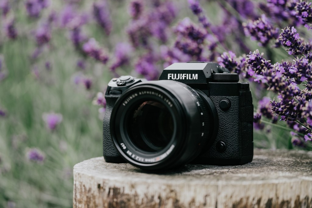 Fujifilm X-H2 front
