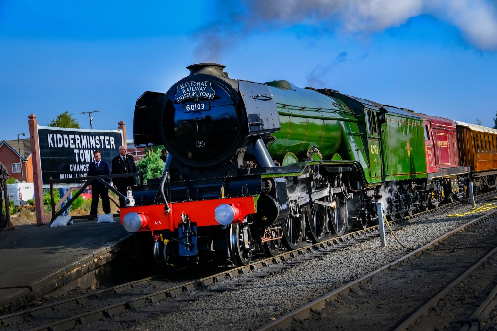 Fujifilm X-H2 sample image train