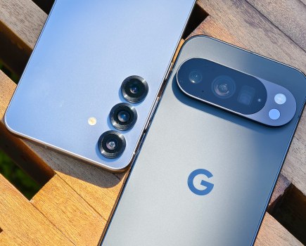 Google Pixel 10 Pro (right) and Samsung Galaxy S25 (left). Image credit: Joshua Waller