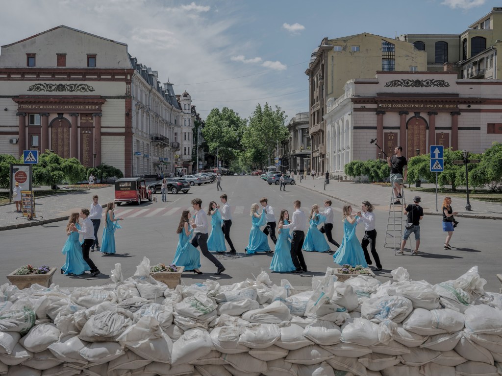 Series: Tribute to Odesa. Keep Dancing to the Beat of Your Heart 2022. Image credit: Laetitia Vançon