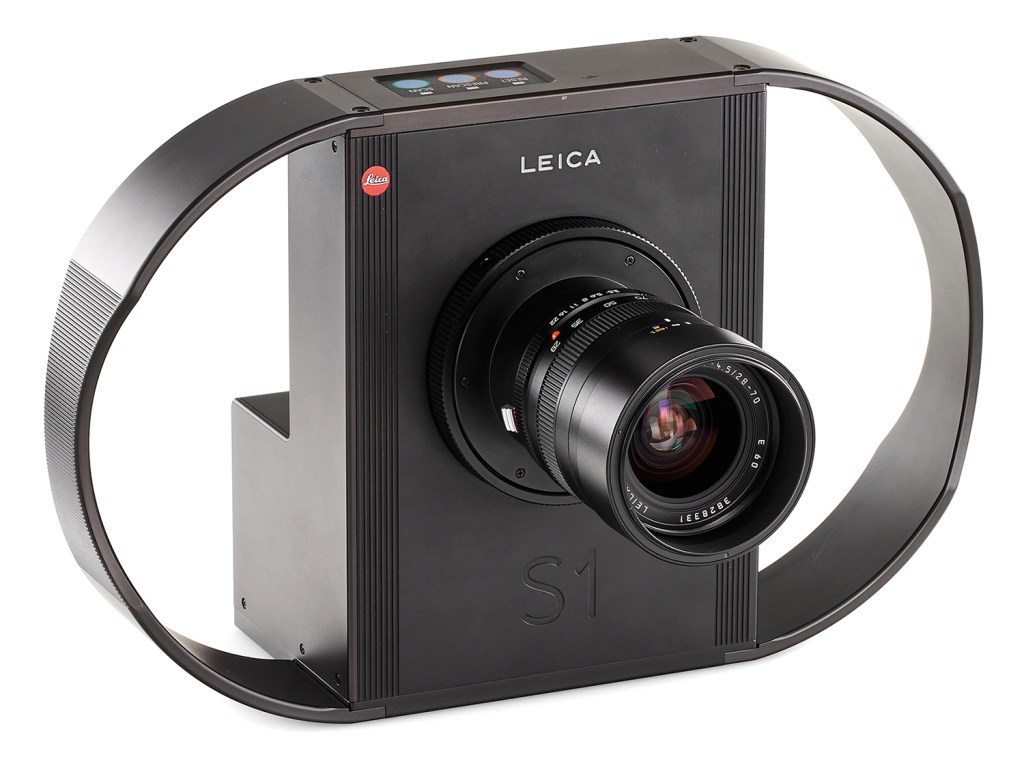 Leica S1, the company’s first digital camera (Picture courtesy of Leitz Auction, Vienna)