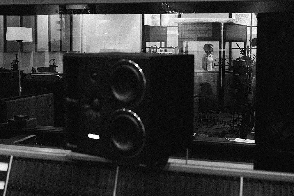 inhaler singer in the recording studio