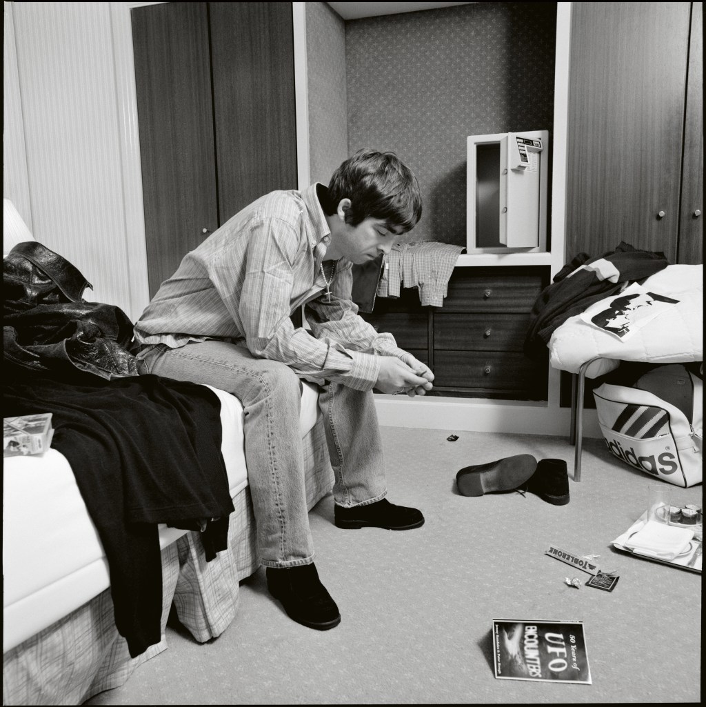 23 November 1995, Paris, France © Jill Furmanovsky SINGLE USE ONLY