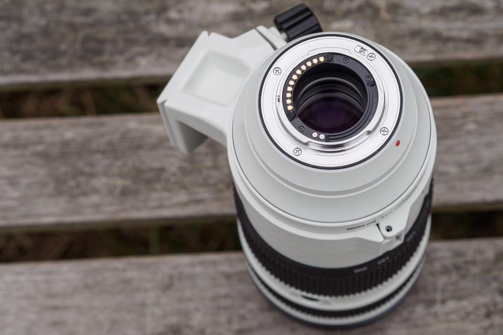 OM System 50-200mm F2.8 IS Pro mount