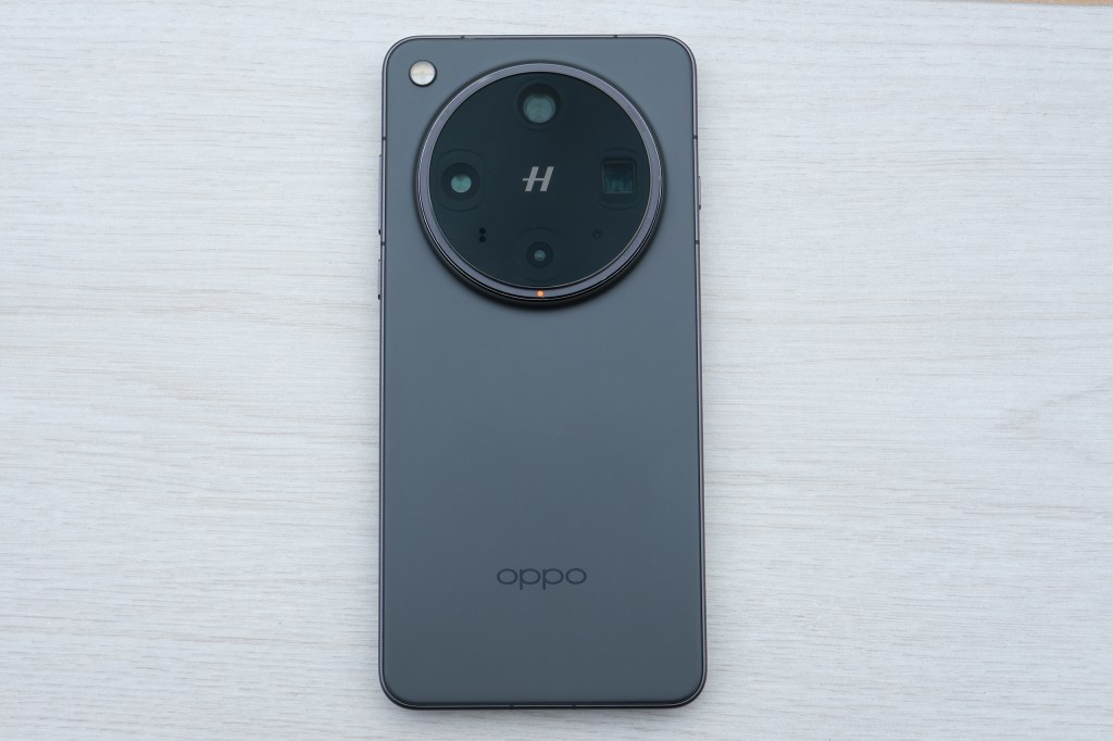 back of oppo phone