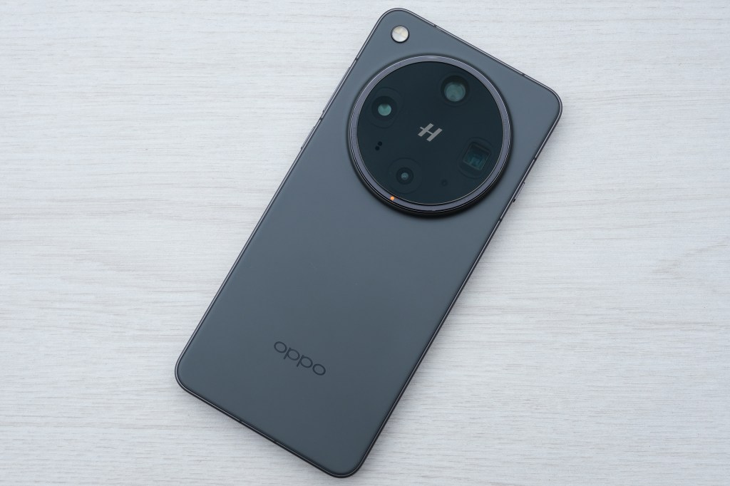 OPPO Find X8 Ultra back of phone