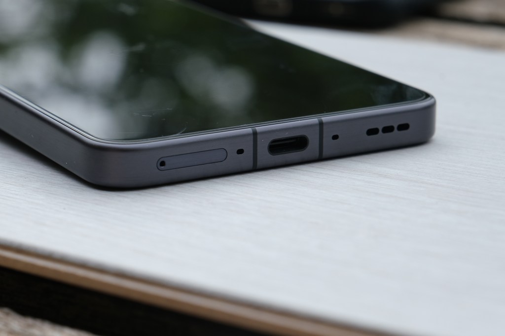 photo of usb c charging point on oppo phone