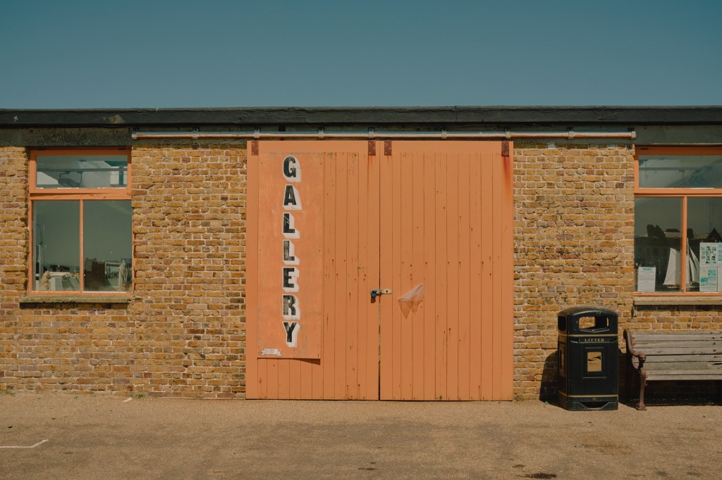 The rubbish bin spoils the shot, but also the horizon line is not visible here, making the image less impactful